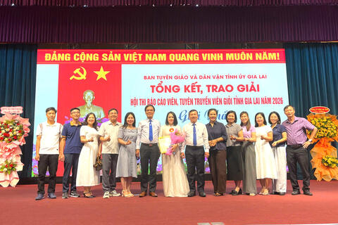 Cô giáo Trường THPT Pleiku đạt giải Ba tại Hội thi Báo cáo viên giỏi tỉnh Gia Lai