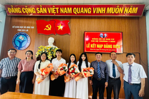 CHI BỘ TRƯỜNG THCS VÀ THPT Y ĐÔN –  TỔ CHỨC LỄ KẾT NẠP ĐẢNG CHO 04 HỌC SINH ƯU TÚ