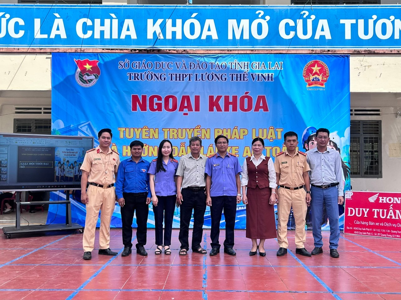 TRƯỜNG THPT LƯƠNG THẾ VINH TỔ CHỨC NGOẠI KHÓA TUYÊN TRUYỀN, PHỔ BIẾN PHÁP LUẬT NĂM HỌC 2026–2027