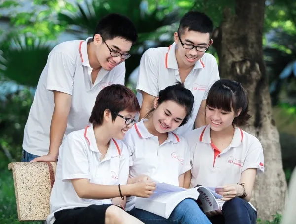 Lớp học xưa và những người lái đò thầm lặng