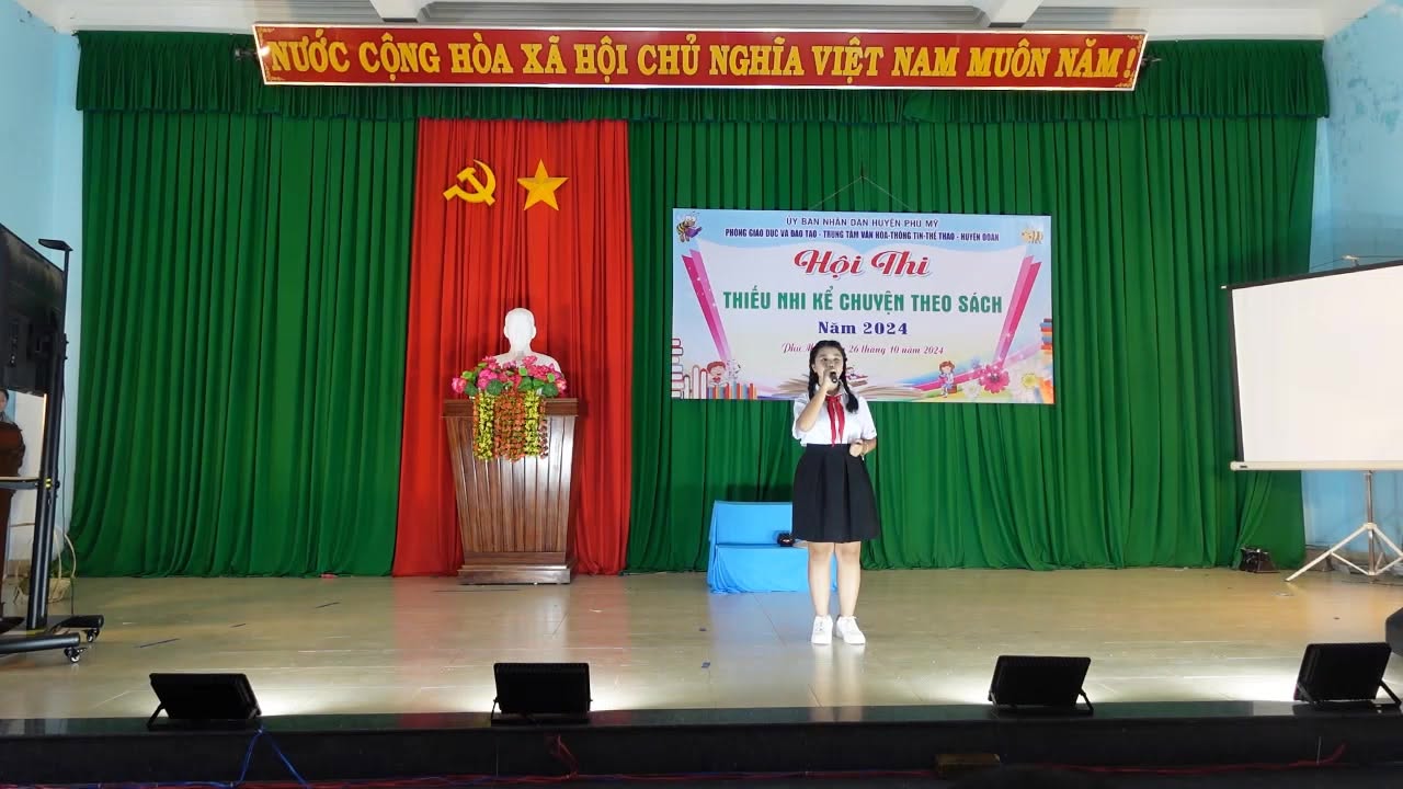 Thiếu nhi kể chuyện theo sách
